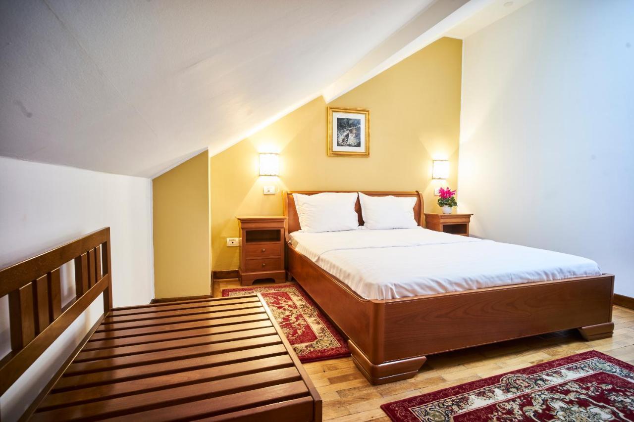 Cozy Attic Room V Bucureşti Ngoại thất bức ảnh